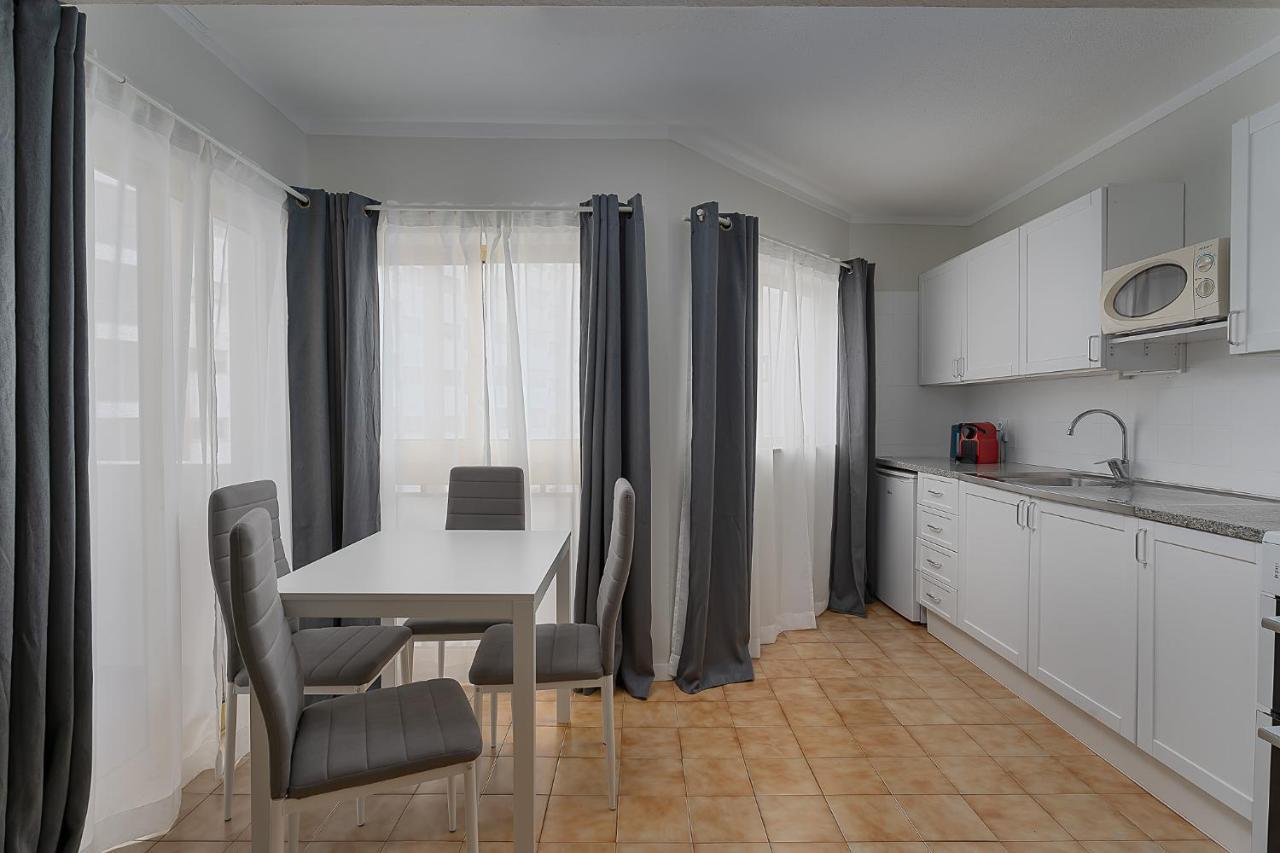 Sunny Flat W/ Balcony & Pool By Lovelystay Portimão Extérieur photo