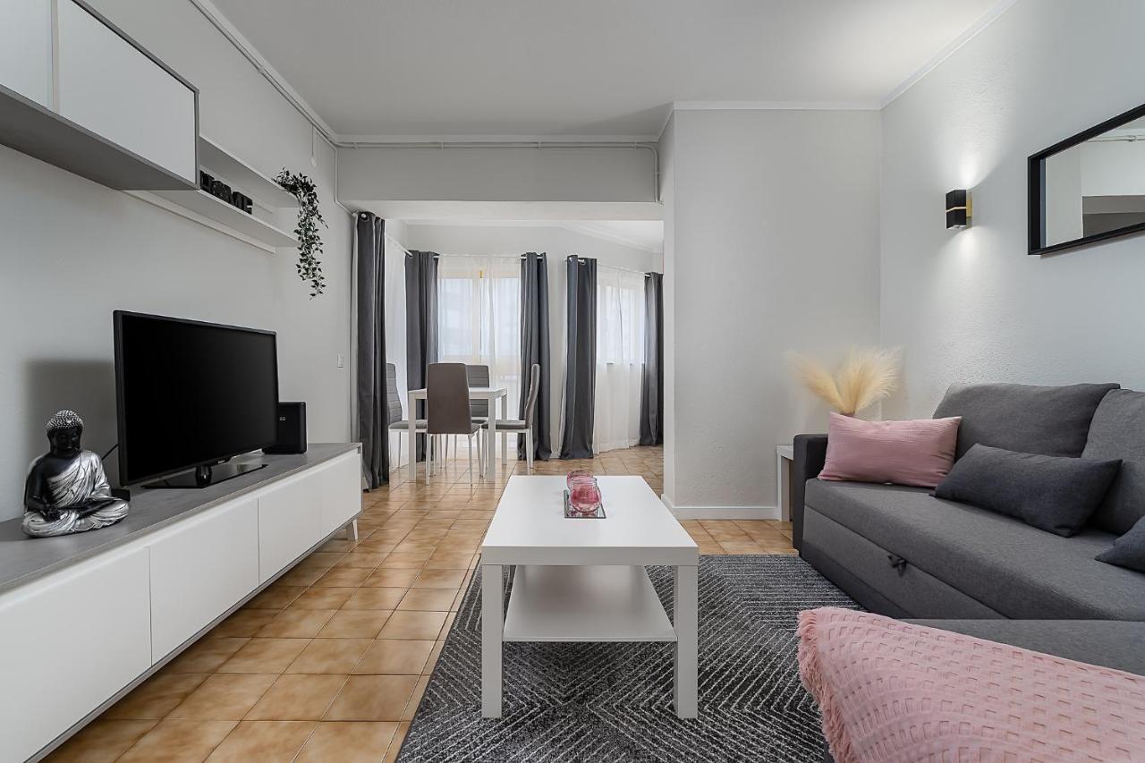 Sunny Flat W/ Balcony & Pool By Lovelystay Portimão Extérieur photo